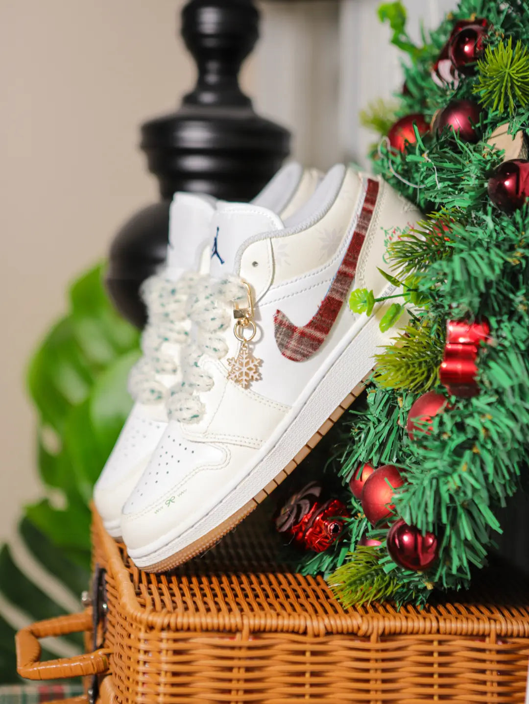 [Custom Winter Melody] Jordan Air Jordan 1 Low Top Unisex Skateboarding Shoes