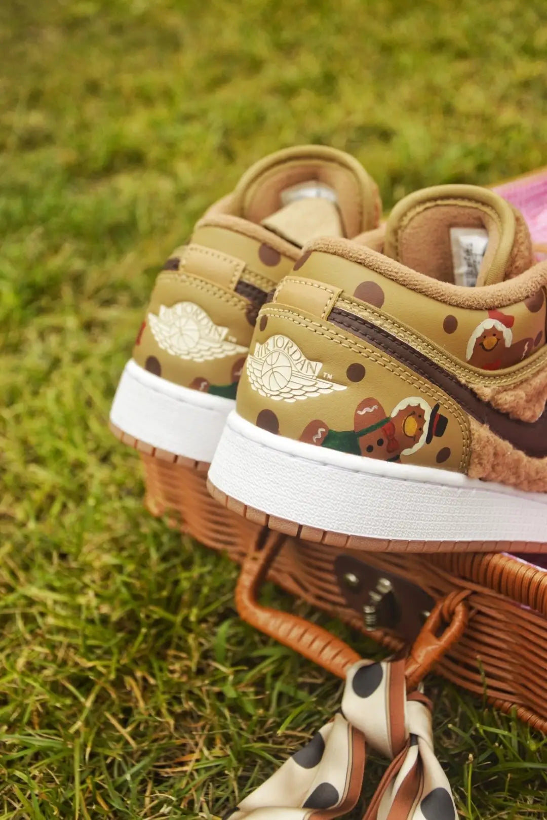 [Custom Gingerbread Bear] Jordan Air Jordan 1 Low Top Unisex Skateboarding Shoes