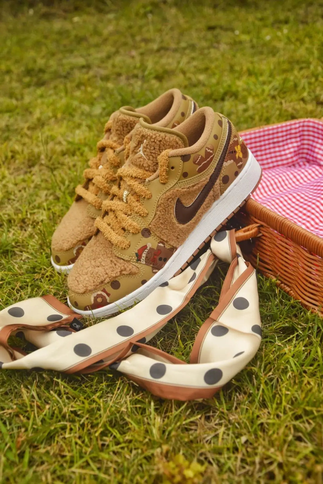 [Custom Gingerbread Bear] Jordan Air Jordan 1 Low Top Unisex Skateboarding Shoes