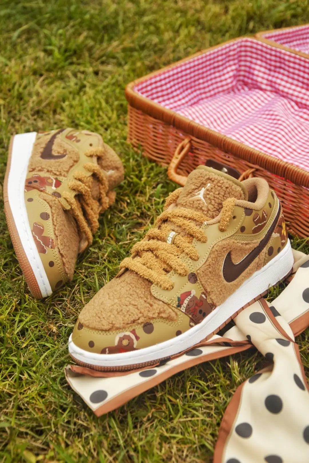 [Custom Gingerbread Bear] Jordan Air Jordan 1 Low Top Unisex Skateboarding Shoes
