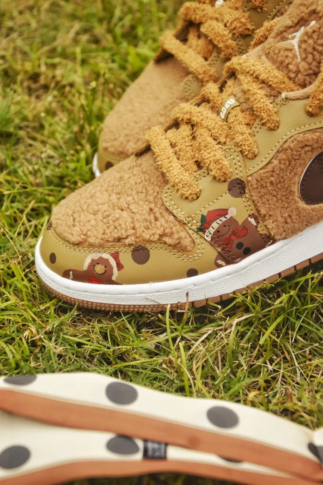 [Custom Gingerbread Bear] Jordan Air Jordan 1 Low Top Unisex Skateboarding Shoes