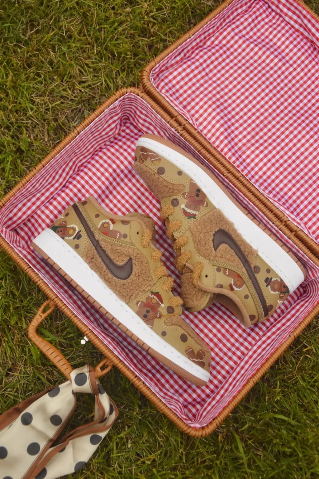 [Custom Gingerbread Bear] Jordan Air Jordan 1 Low Top Unisex Skateboarding Shoes