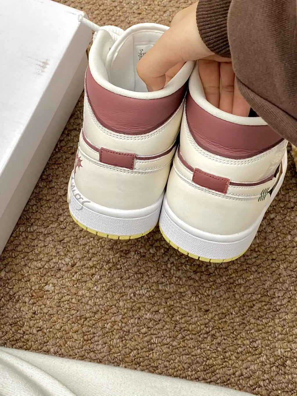 [Custom Winter Wish] Air Jordan 1 Mid - Top Skateboarding Shoes Unisex