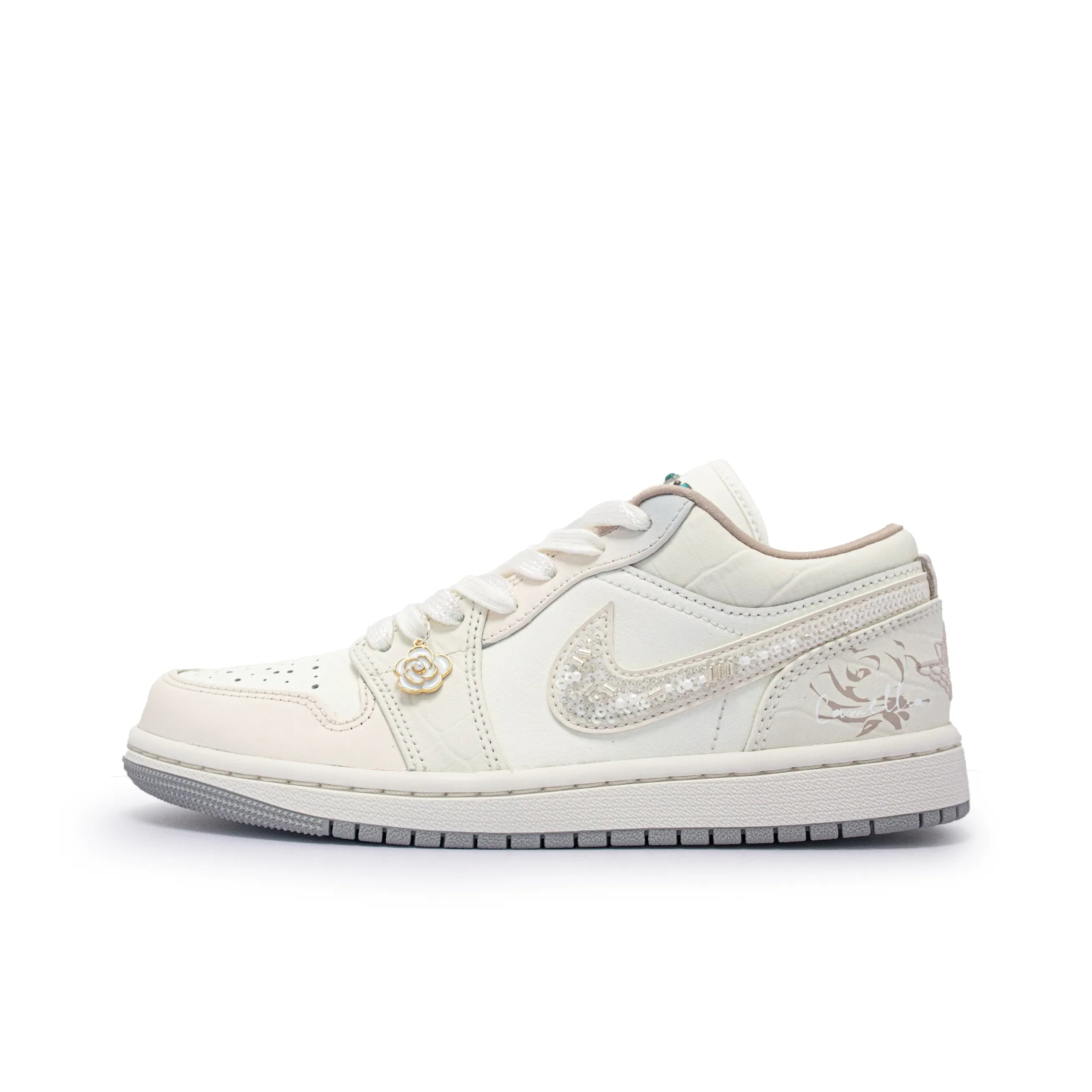 [Custom Camellia‘s Message] Jordan Air Jordan 1 Low Top Unisex Skateboarding Shoes