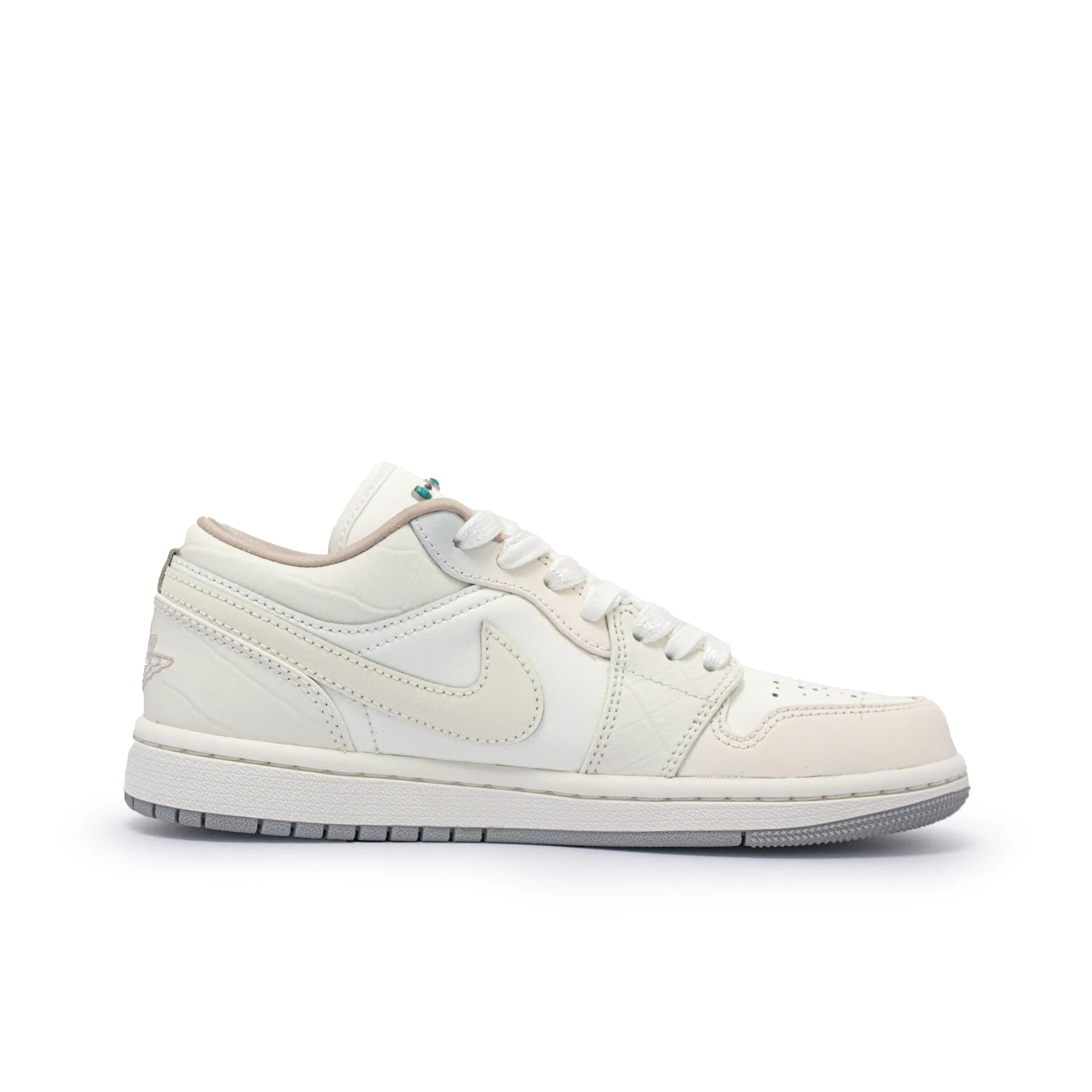 [Custom Camellia‘s Message] Jordan Air Jordan 1 Low Top Unisex Skateboarding Shoes